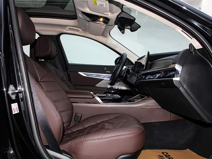 Фото 18 - BMW 7 Series