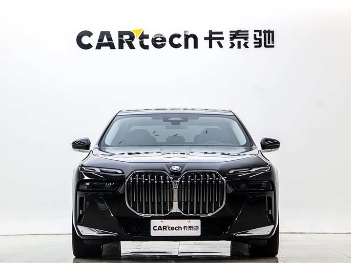 Фото 2 - BMW 7 Series