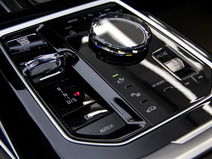 Фото 20 - BMW 7 Series