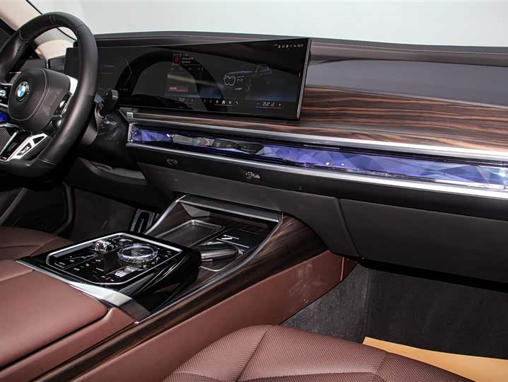 Фото 22 - BMW 7 Series