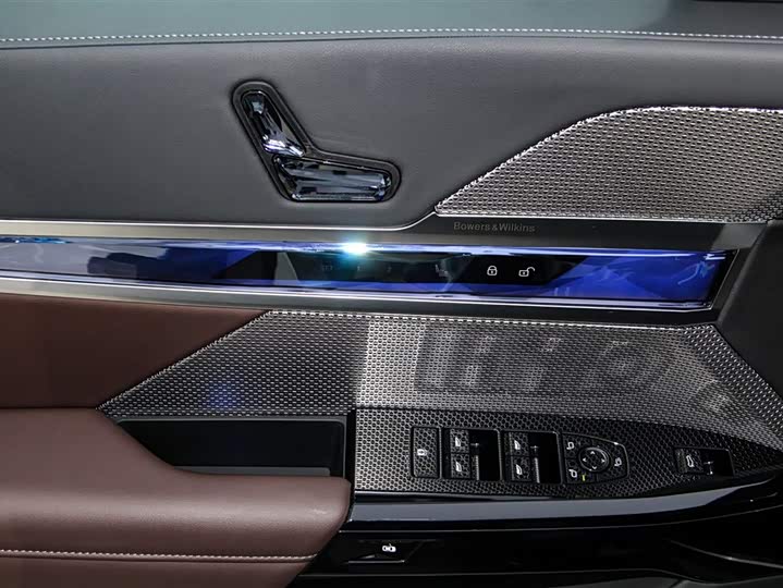 Фото 25 - BMW 7 Series