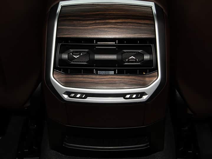 Фото 26 - BMW 7 Series