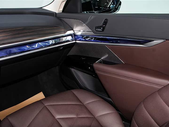 Фото 27 - BMW 7 Series