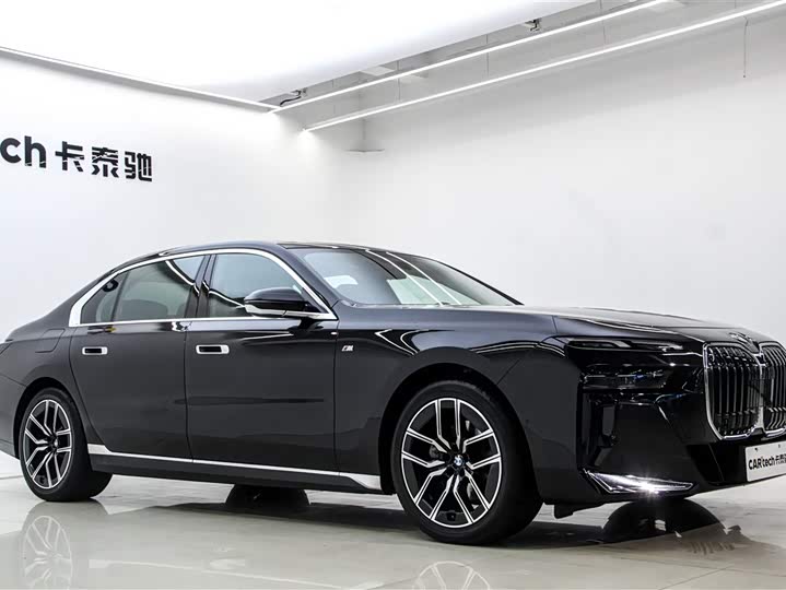 Фото 3 - BMW 7 Series