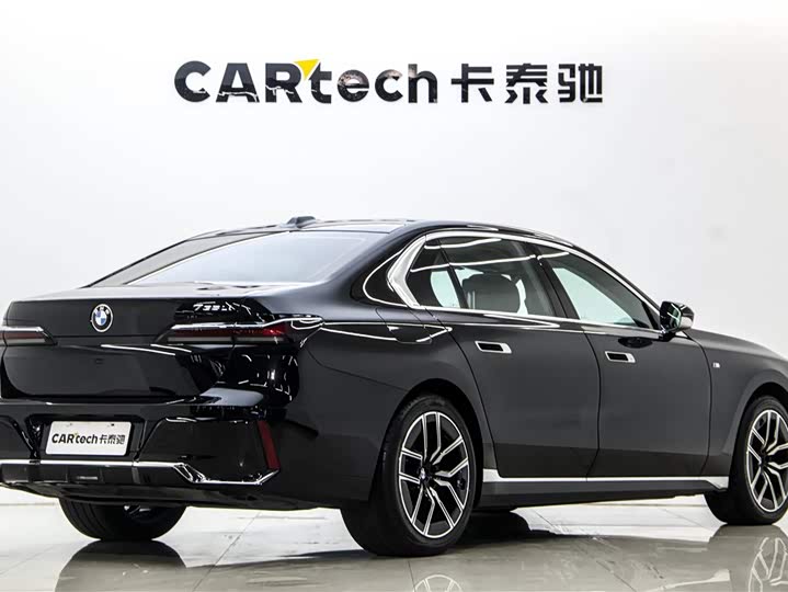 Фото 4 - BMW 7 Series