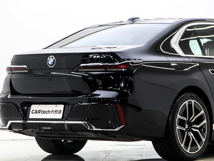 Фото 8 - BMW 7 Series