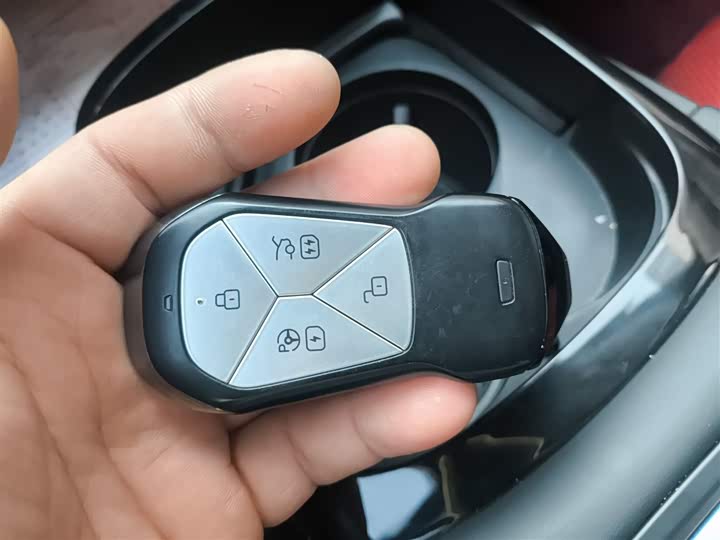 Фото 9 - XPeng P7