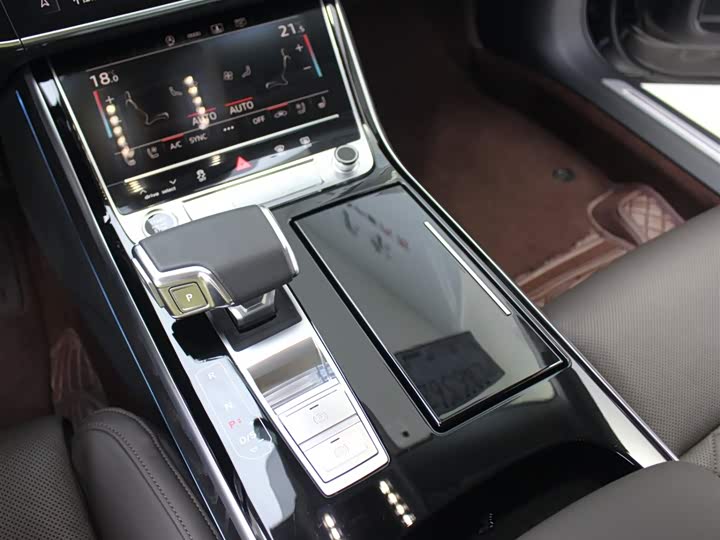 Фото 11 - Audi A8