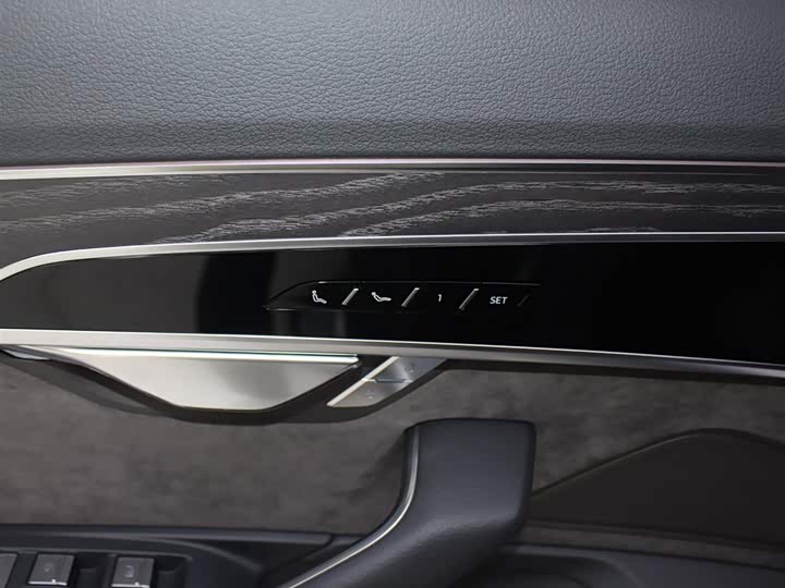 Фото 16 - Audi A8