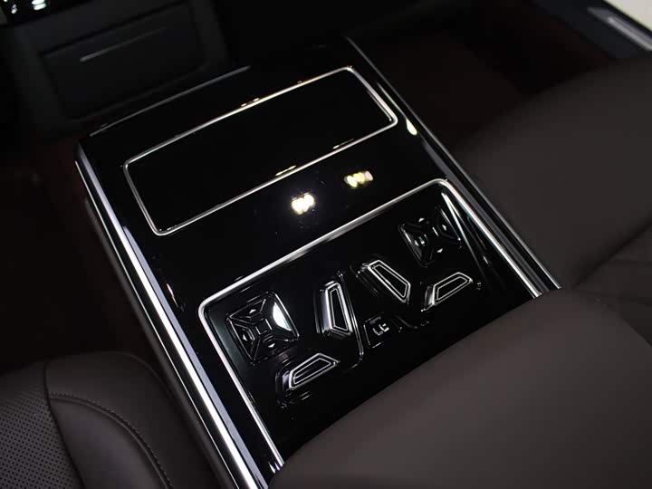 Фото 17 - Audi A8