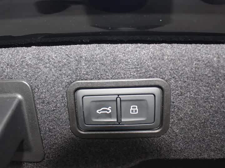 Фото 18 - Audi A8