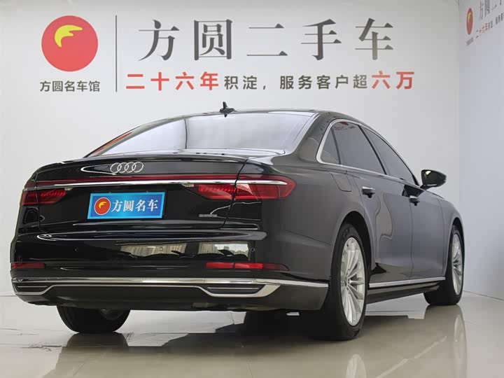 Фото 3 - Audi A8