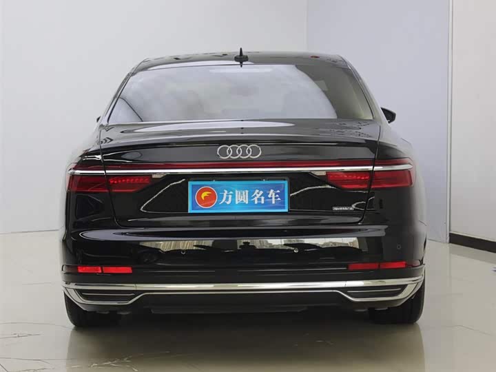 Фото 4 - Audi A8