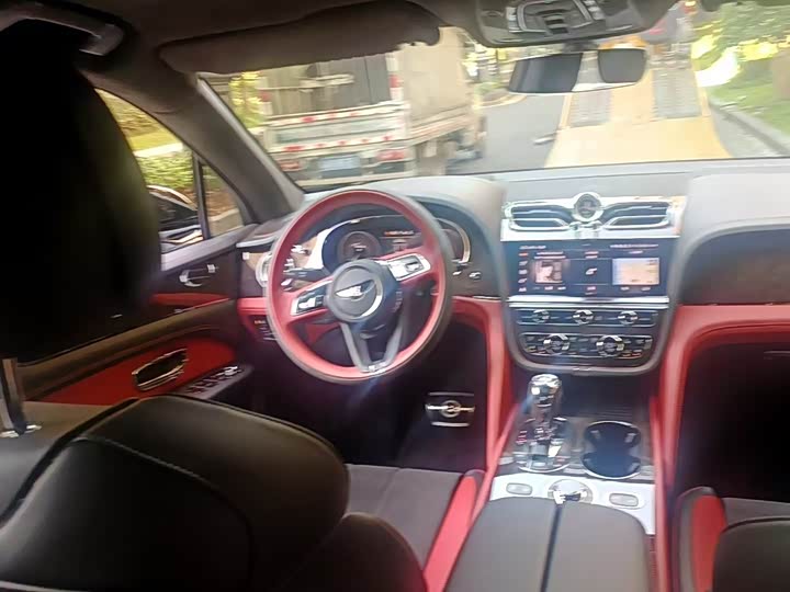 Фото 4 - Bentley Bentayga