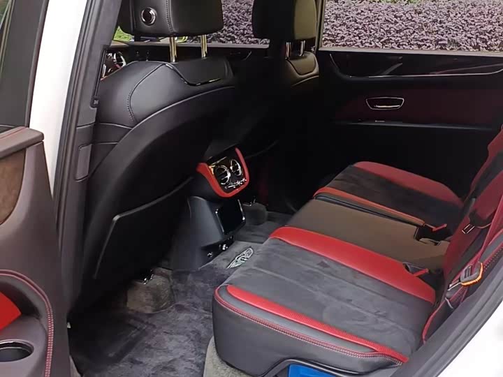 Фото 7 - Bentley Bentayga