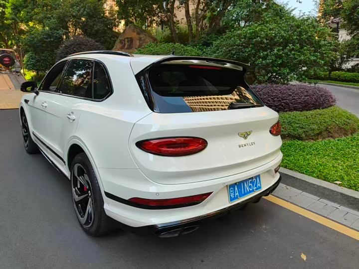 Фото 9 - Bentley Bentayga