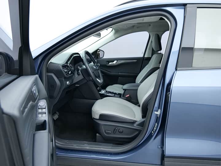 Фото 10 - Ford Escape