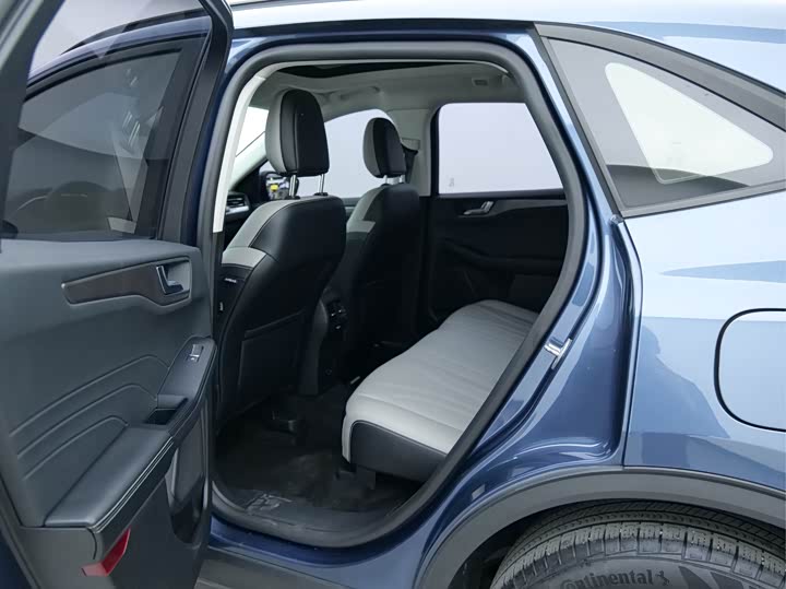 Фото 11 - Ford Escape