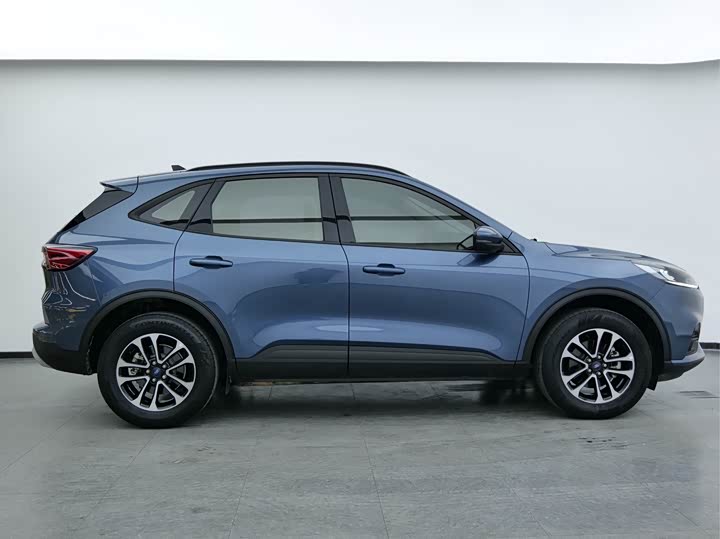 Фото 16 - Ford Escape