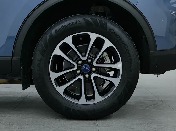 Фото 8 - Ford Escape