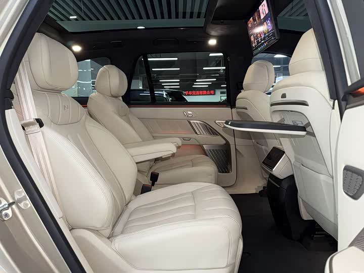 Фото 12 - Nio Onvo L90