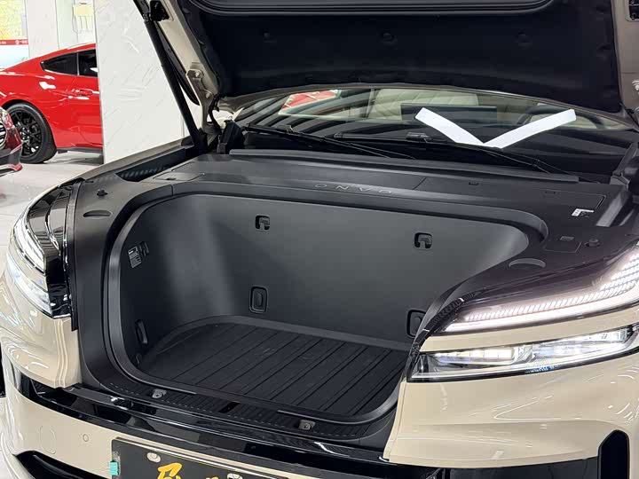 Фото 24 - Nio Onvo L90