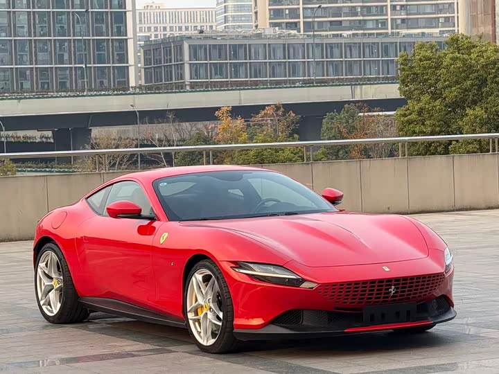 Фото 2 - Ferrari Roma