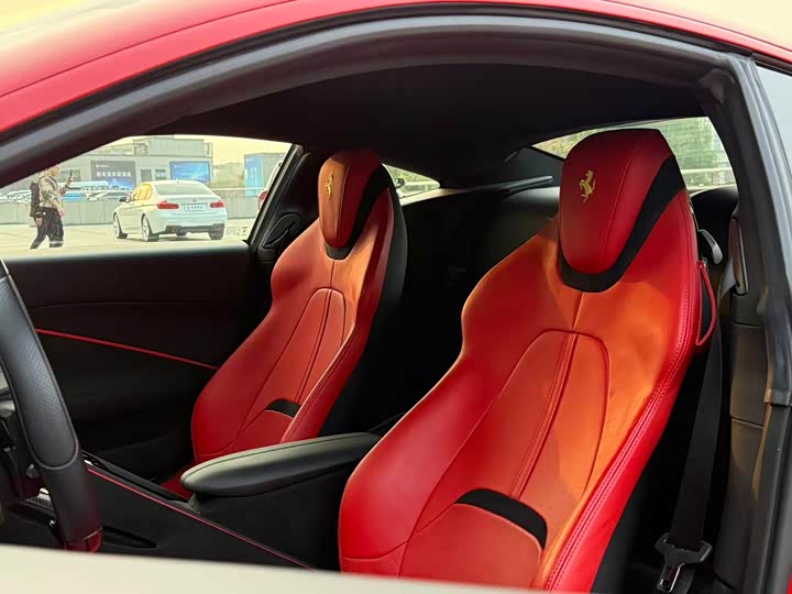 Фото 9 - Ferrari Roma