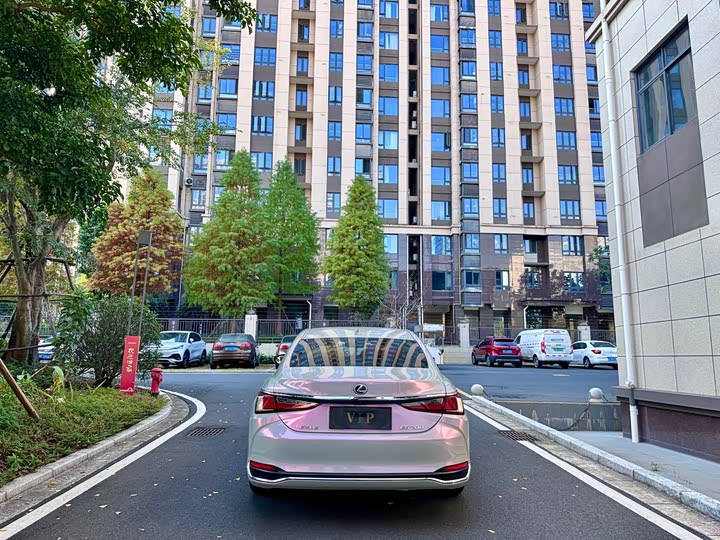 Фото 4 - Lexus ES