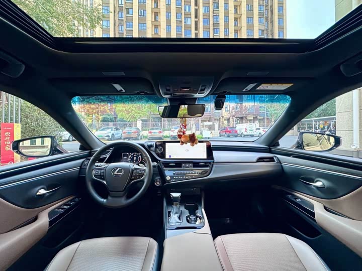 Фото 7 - Lexus ES