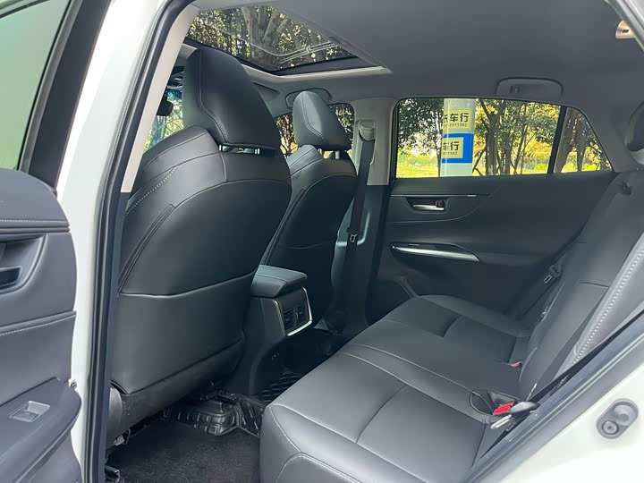 Фото 9 - Toyota Venza