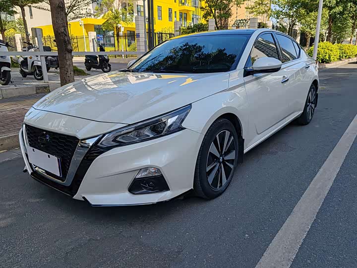 Фото 1 - Nissan Teana