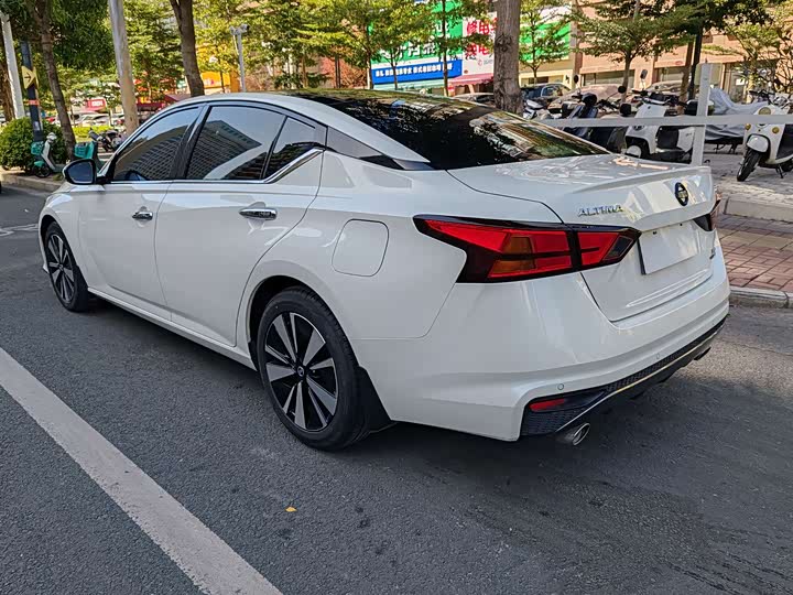 Фото 8 - Nissan Teana