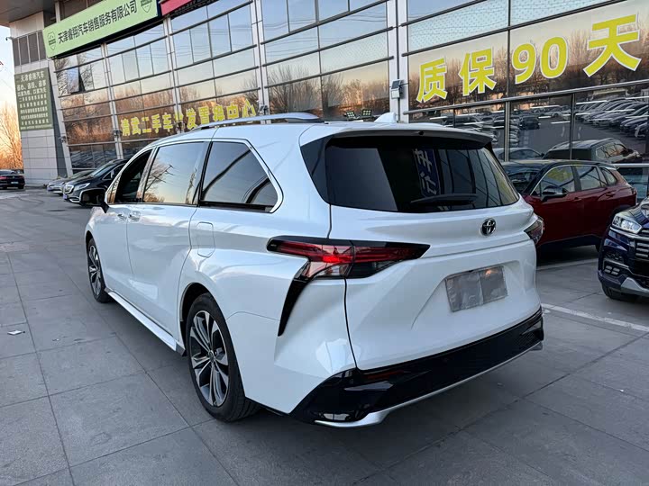 Фото 14 - Toyota Granvia