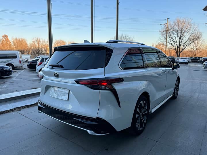 Фото 16 - Toyota Granvia