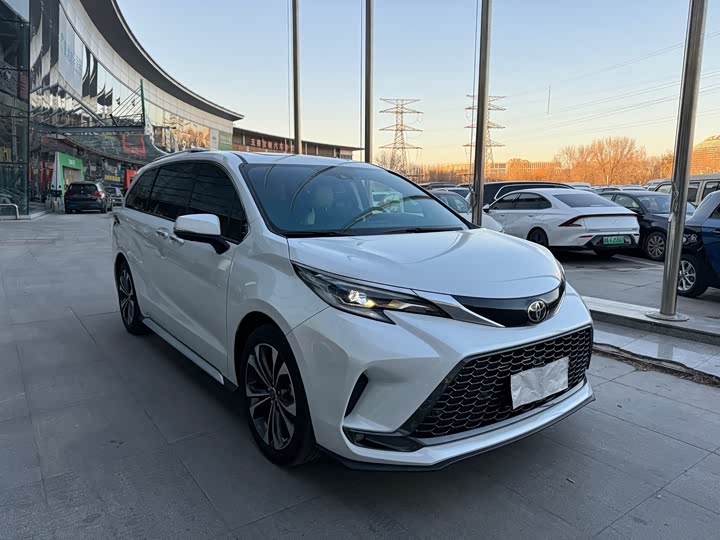 Фото 2 - Toyota Granvia