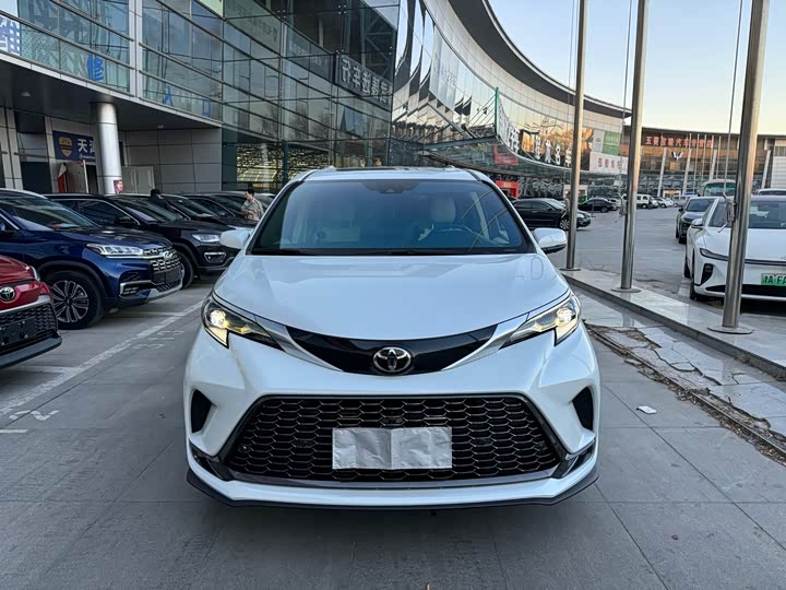 Фото 3 - Toyota Granvia