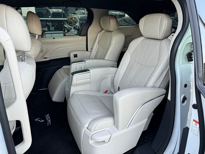 Фото 5 - Toyota Granvia