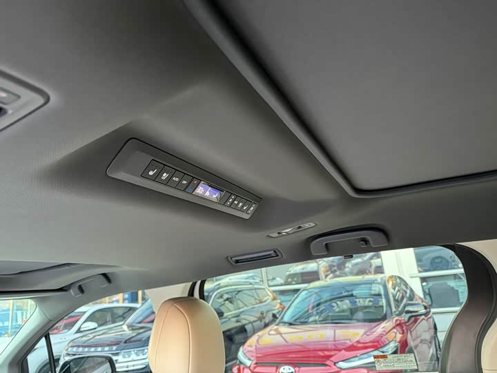 Фото 6 - Toyota Granvia