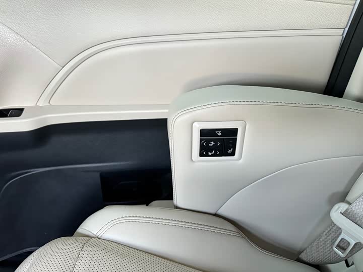 Фото 7 - Toyota Granvia