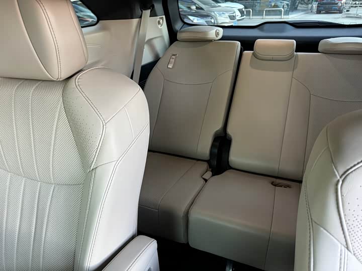 Фото 9 - Toyota Granvia