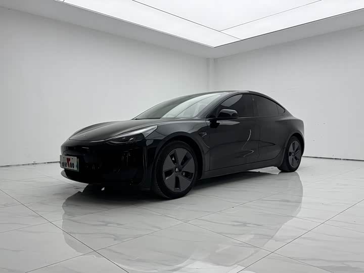 Фото 1 - Tesla Model 3