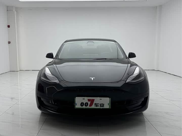 Фото 2 - Tesla Model 3