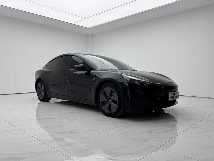 Фото 3 - Tesla Model 3