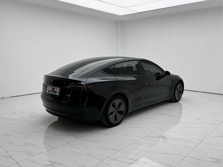 Фото 9 - Tesla Model 3