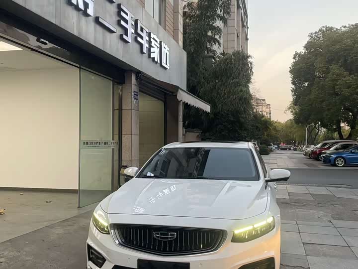 Фото 1 - Geely Preface