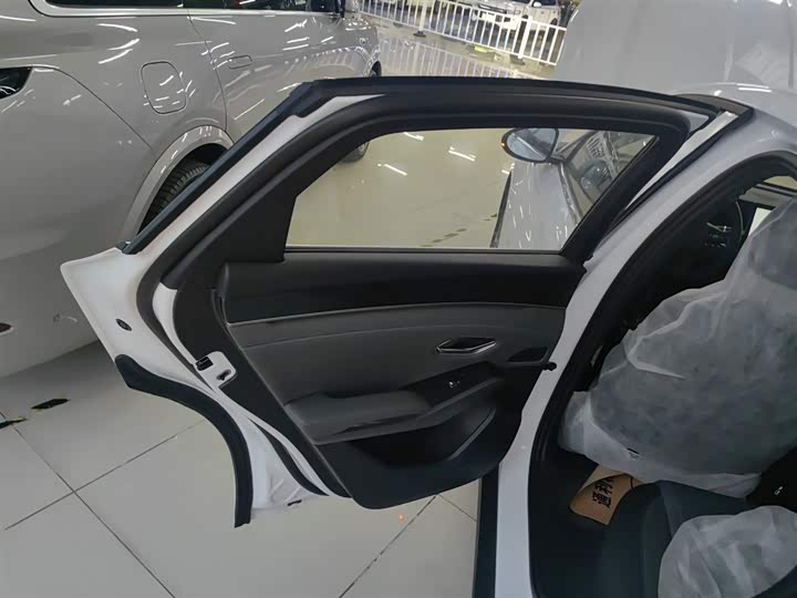 Фото 18 - BYD Qin L