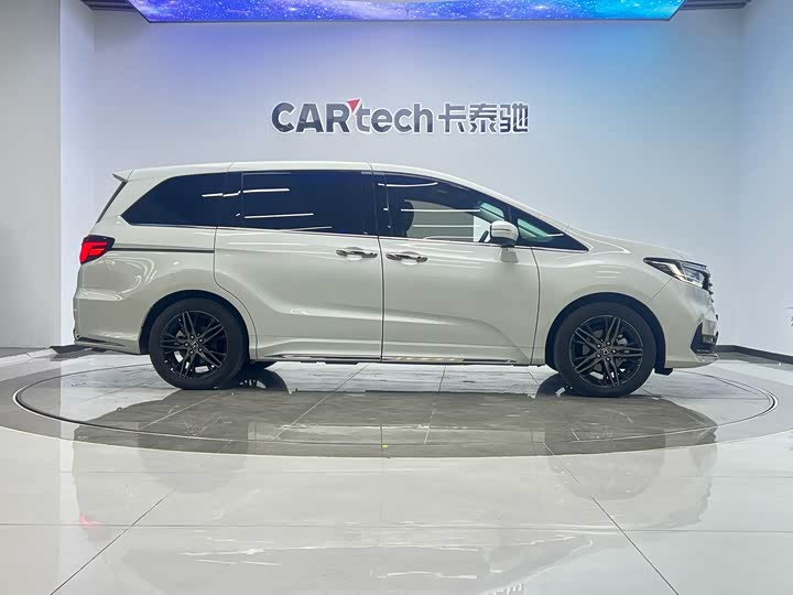 Фото 24 - Honda Odyssey