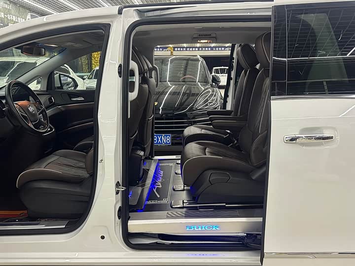 Фото 11 - Buick GL8 ES