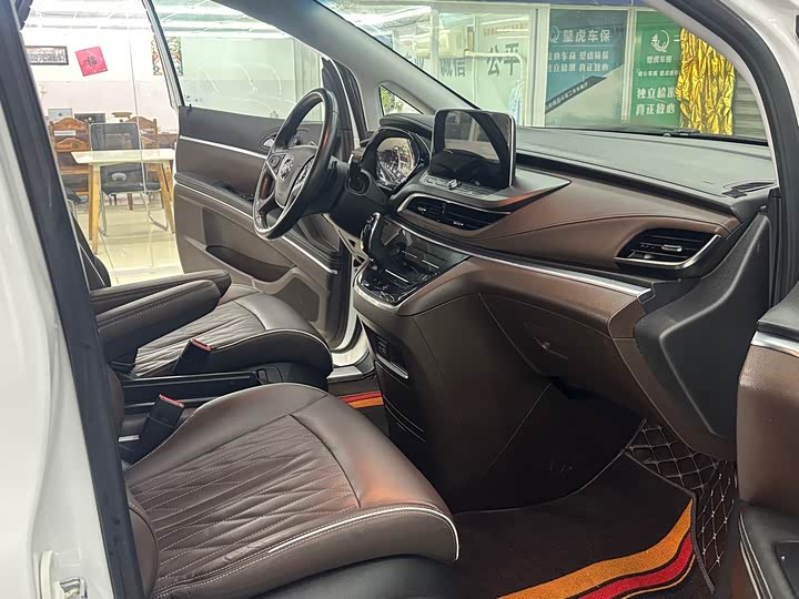 Фото 15 - Buick GL8 ES